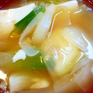 葉玉葱と豆腐の味噌汁